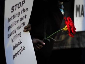 636227020040220471-protest-02