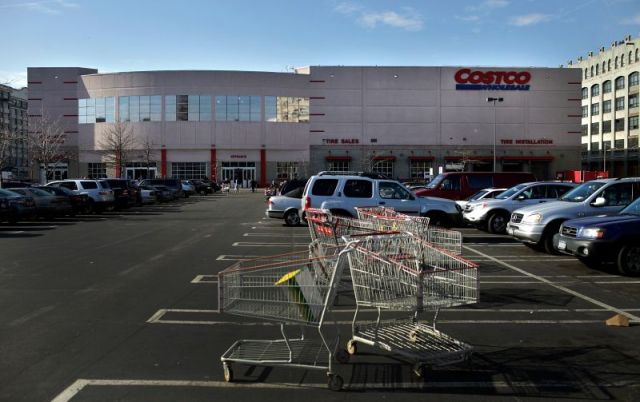 bloomberg_costco_parking_lot_800px-1.jpg
